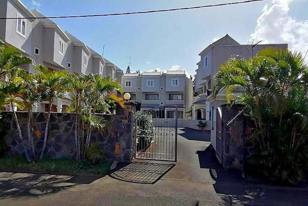 Sunshine Luxurious Villa:4 Mins Walk From Beach Flic en Flac Exterior photo